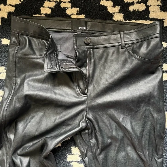 Wilfred free faux leather leggings. Size 6 - Picture 1 of 4